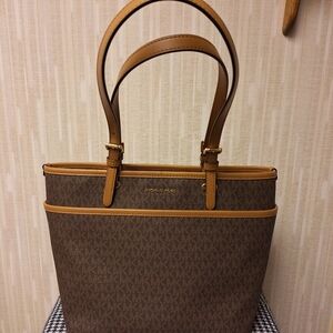 NWT Michael Kors Top Zip Medium Winston Signature Tote